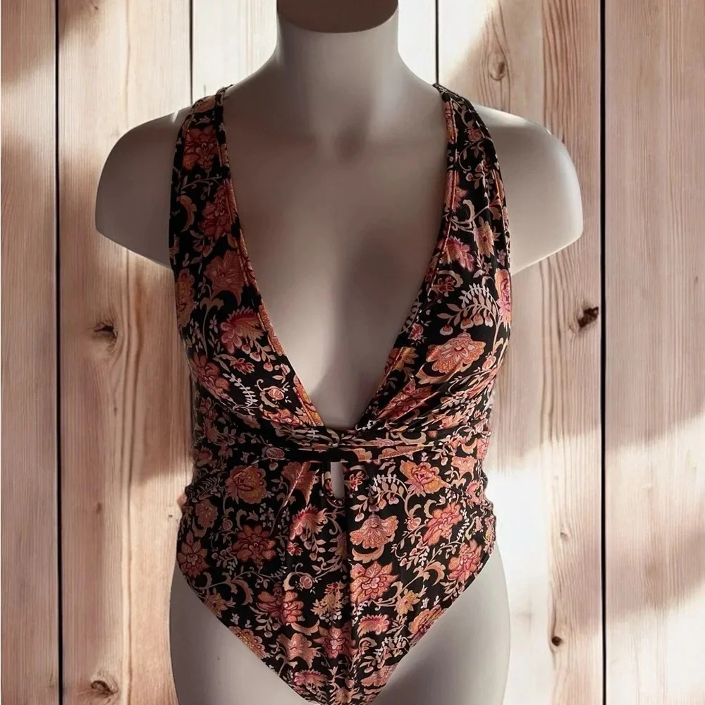 Shein Floral Crisscross Backless Bodysuit - Size 3X (F20)